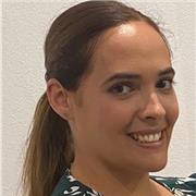 Graduada en Química, con master en profesorado imparte asignaturas de ciencias como Física y química, matemáticas online